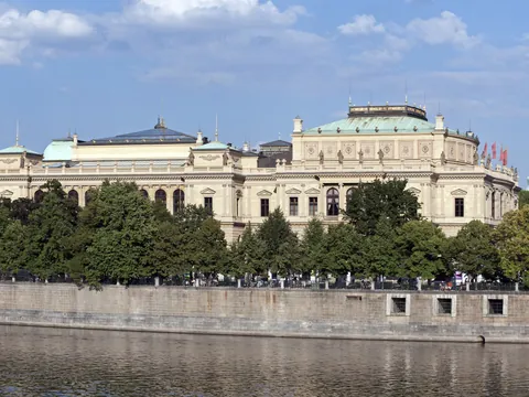Rudolfinum Praga crucero de una hora por el río moldava excursiones y actividades en Praga