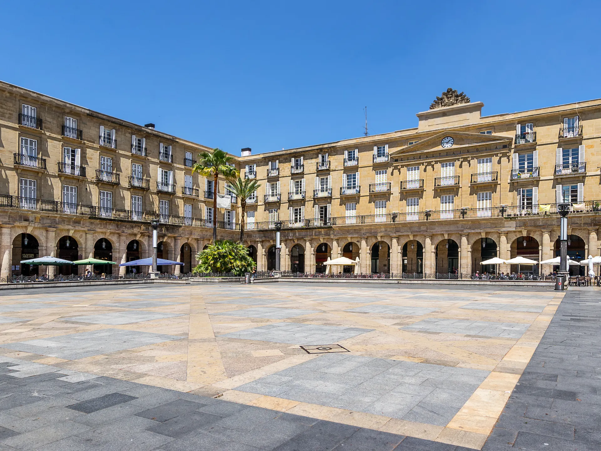 Plaza Nueva de Bilbao - Qué ver en Bilbao - Guía de viaje Bilbao - Buendía Tours
