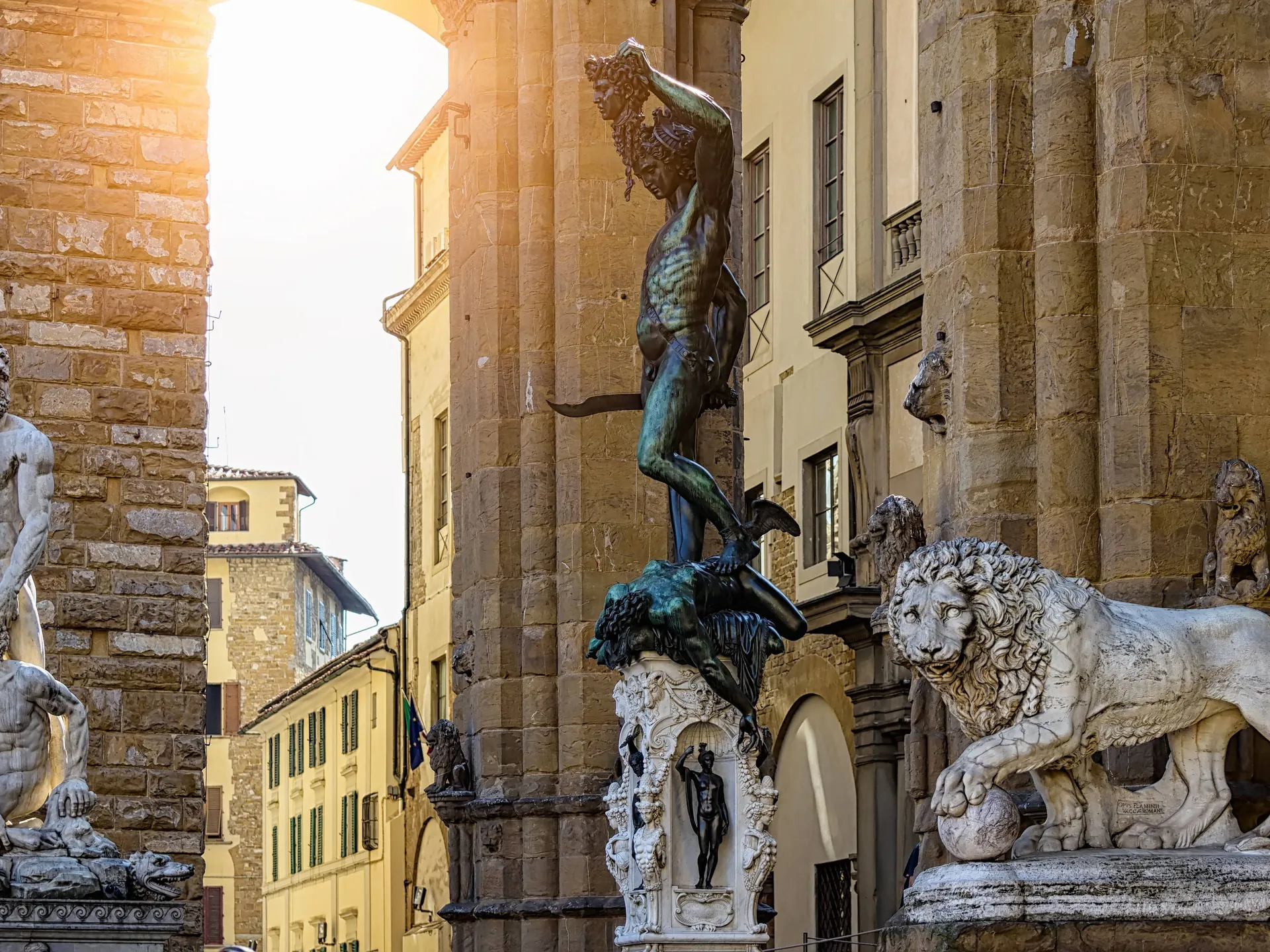 Loggia dei Lanzi - Piazza della Signoria - Qué ver en Florencia - Guía de viaje de Florencia - Buendía Tours
