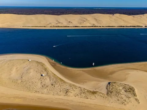 Vistas de la Duna de Pilat y su arena dorada.