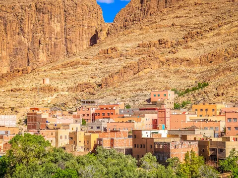 Vista de la villa de Tinghir en las montañas del Atlas, Marruecos