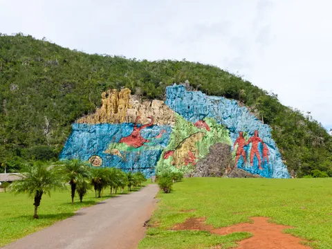 mural-prehistoria-vinales.jpg