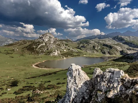 Excursión a Lagos de Covadonga, Cangas de Onís y Lastres desde Oviedo