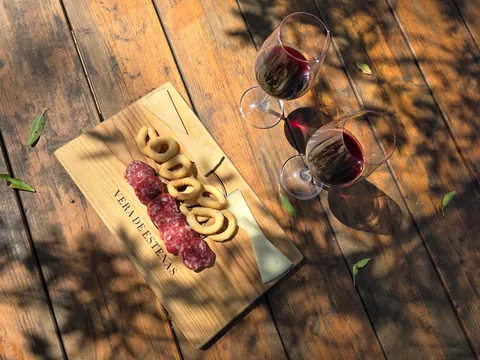 Embutido para acompañar la cata de vinos y disfrutar todavía más de los sabores.