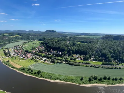 Río Elba visto desde la Suiza Sajona en Alemania