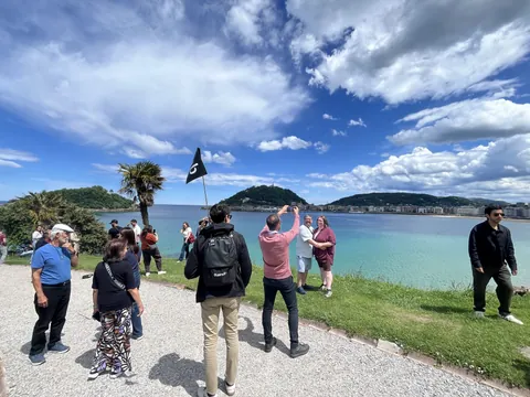 Excursionistas en San Sebastián con buendía