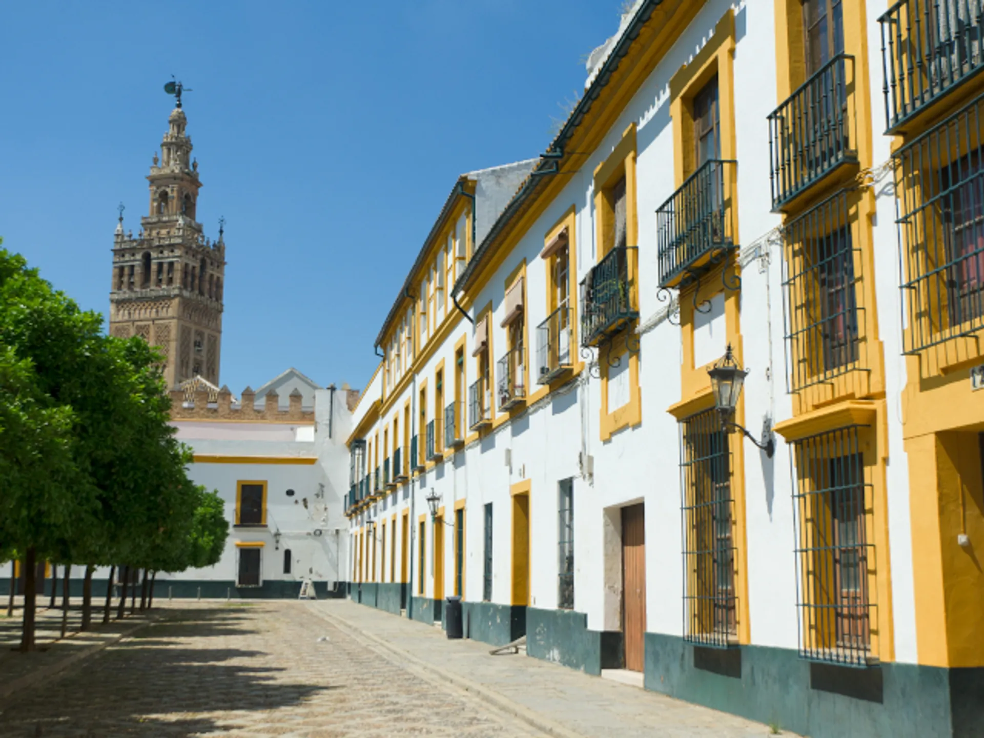 Patio de las Banderas - Qué ver en Sevilla - Guía de viaje Sevilla - Buendía Tours