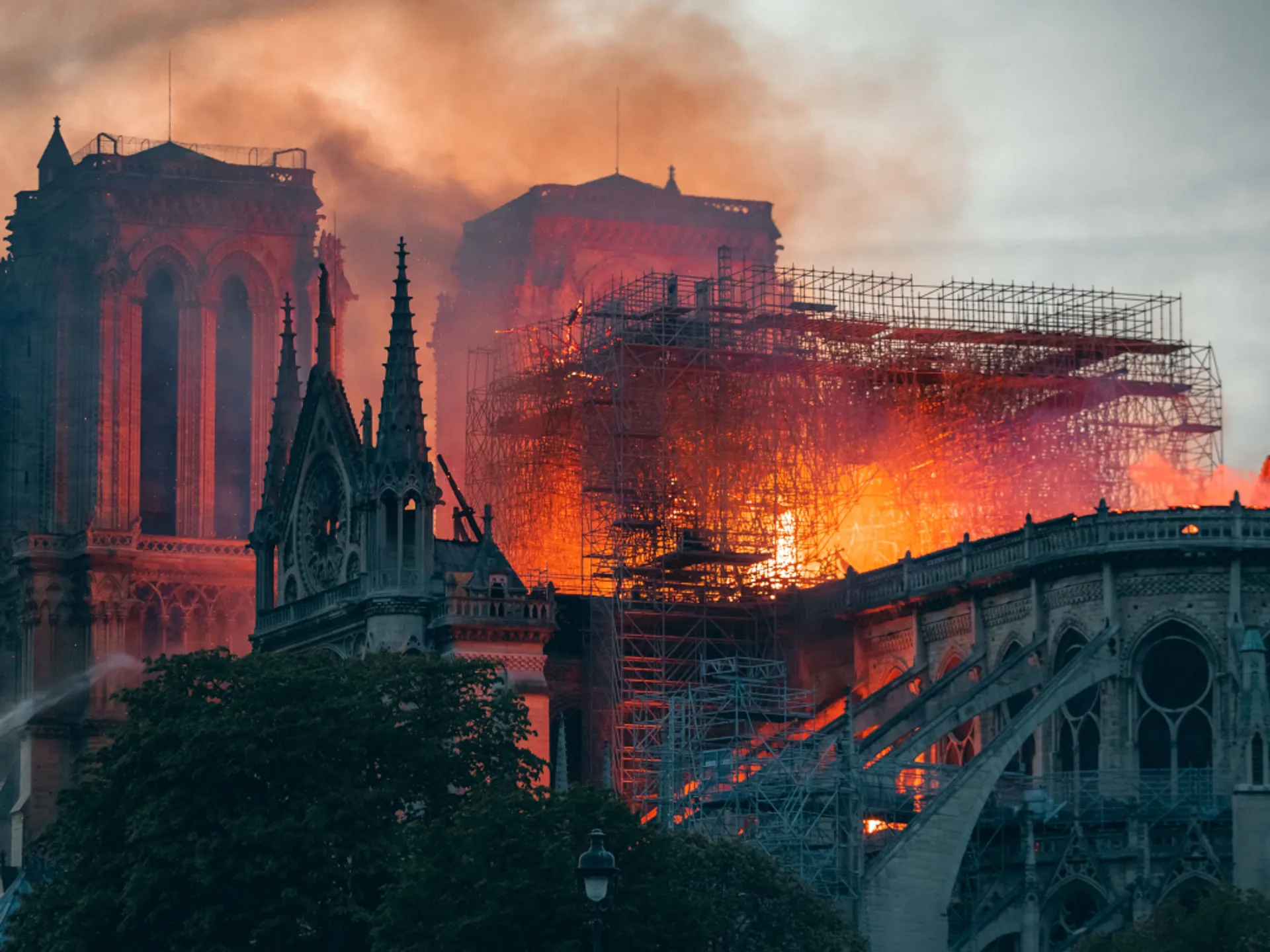 Catedral Notre Dame en llamas - Notre Dame - Guía de viaje Paris - Buendia Tours