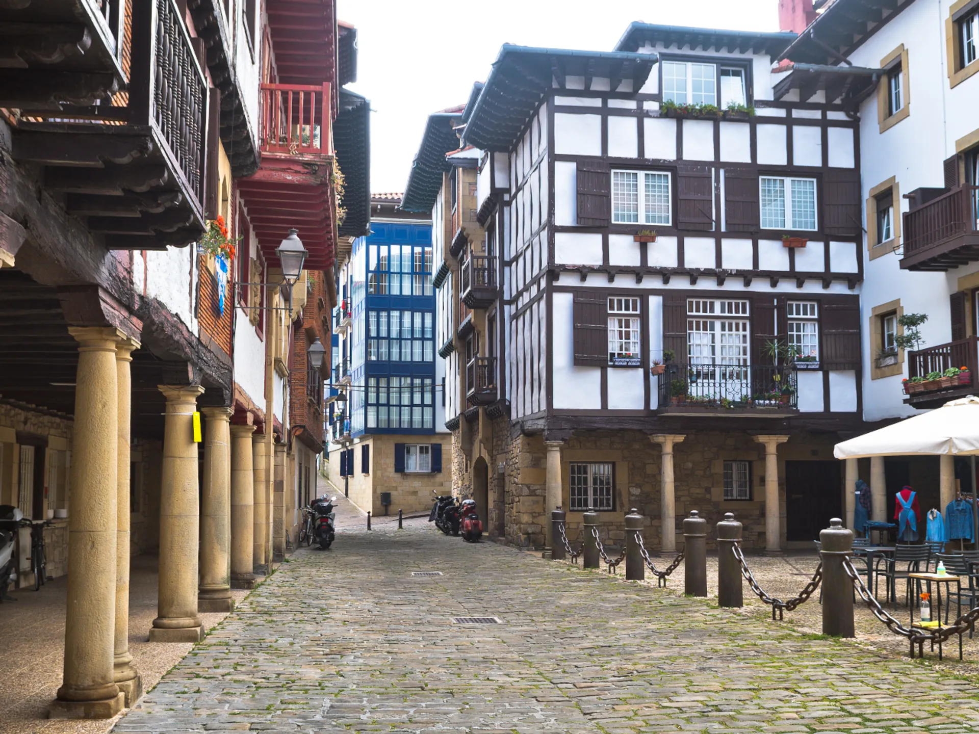 Calle Hondarribia - Los Pueblos de la Costa Vasca - Qué ver en Bilbao - Guía de Viajes Bilbao - Buendía Tours