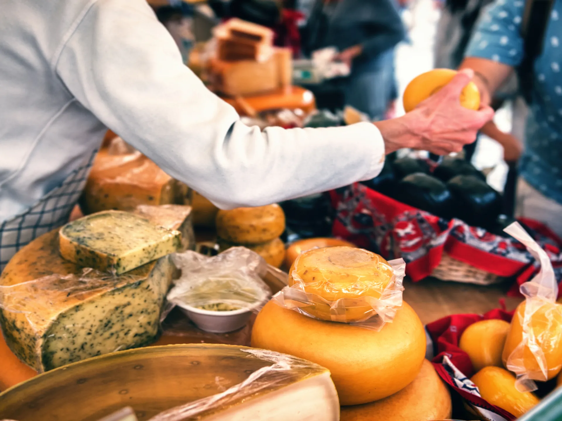 Mercado Ámsterdam - Los 10 mejores mercados gastronómicos de Europa - Blog - Buendía Tours