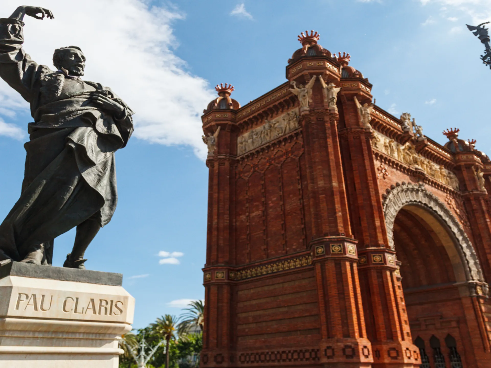 Vista del Arco de Triunfo de Barcelona - Arco de Triunfo de Barcelona - Qué ver en Barcelona - Guía de Viajes Barcelona - Buendía Tours