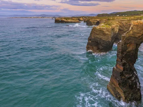 Excursión a la playa de las Catedrales y tour a pie por Ribadeo desde Lugo