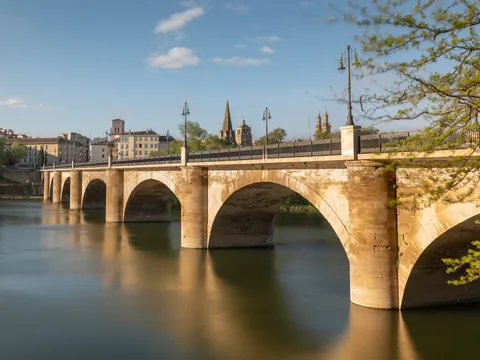 Puente de Piedra de Logroño sobre el río Ebro