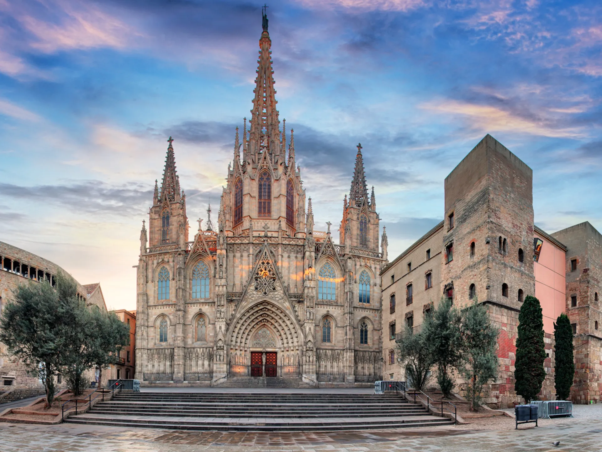 Vista de la Catedral de Barcelona - Catedral de Barcelona - Qué ver en Barcelona - Guía de Viajes Barcelona - Buendía Tours