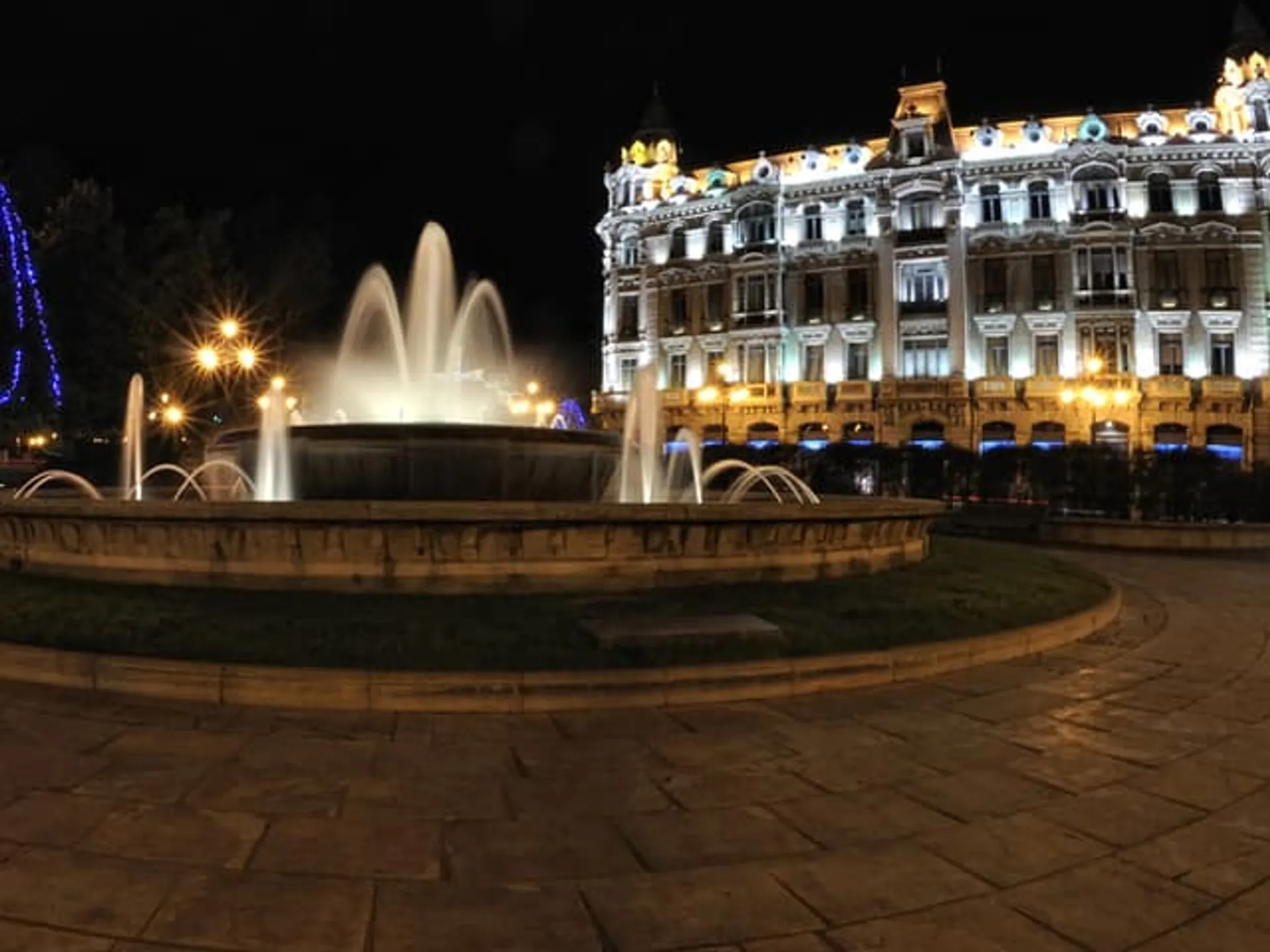 Plaza de la Escandalera de noche - Qué hacer en Oviedo - Oviedo en Invierno - Guías de viaje Oviedo - Buendía Tours