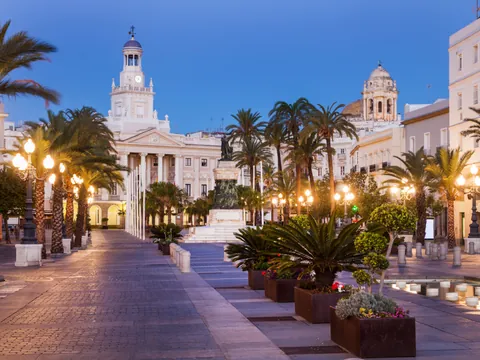 Plaza de San Juan de Dios de noche (Cádiz)