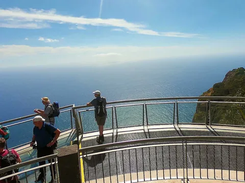 excursión Madeira Funchal Acantilados Valles Degustacion Vino Skywalk