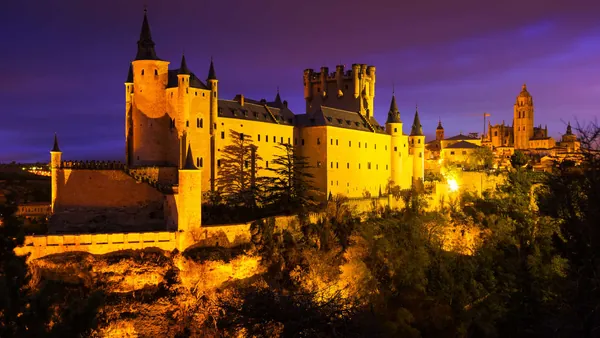 Alcazar free tour Segovia misterios leyendas Castilla León