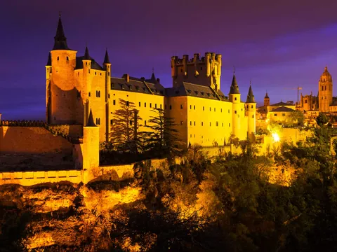 Alcazar free tour Segovia misterios leyendas Castilla León