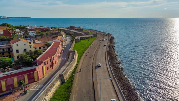 La mítica avenida de Santander en Cartagena de Indias, Colombia