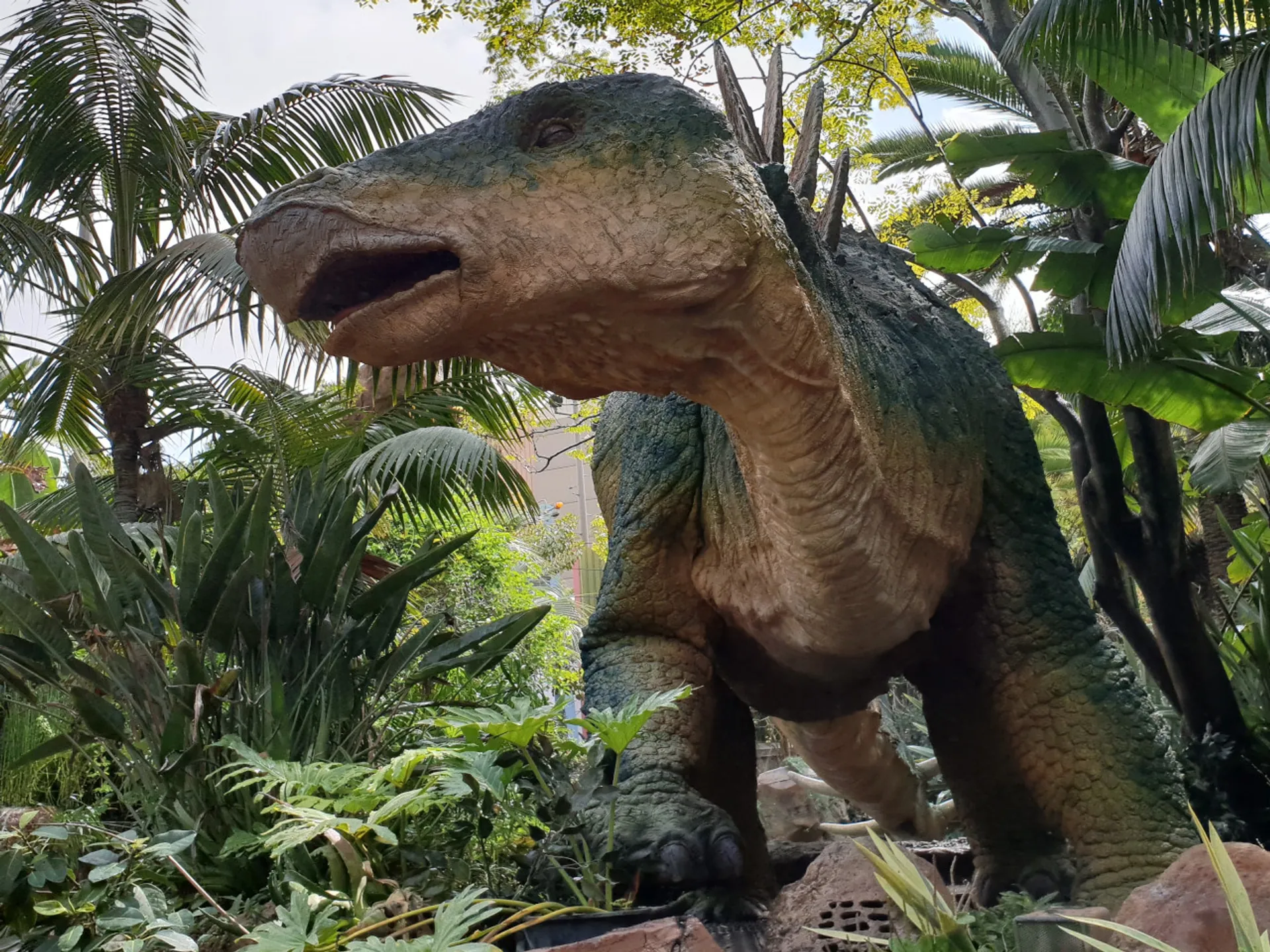 Réplica de Dinosaurio en parque temático - Nueva York con niños - Qué hacer en Nueva York - Guía de Viajes Nueva York - Buendía Tours