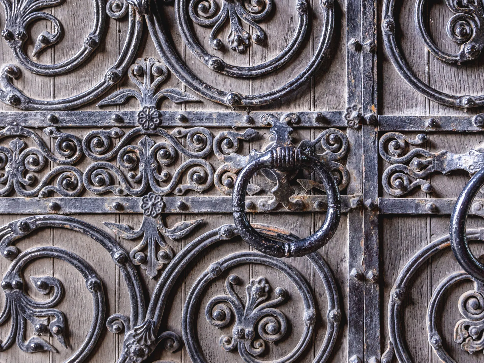 Vista puerta Catedral de Edimburgo - Catedral de Santa María - Qué ver en Edimburgo - Guía de Viajes Edimburgo - Buendía Tours