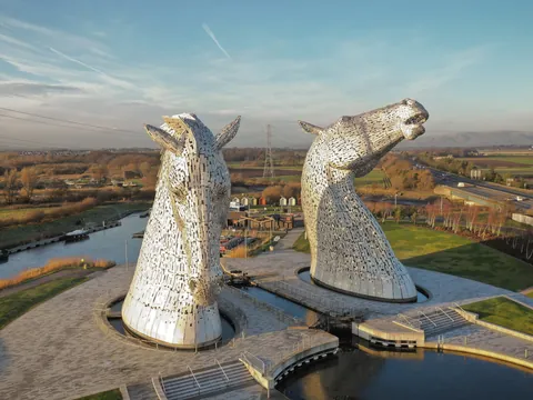 Esculturas de las cabezas de caballo conocidas como "The Kelpies", en el parque The Helix