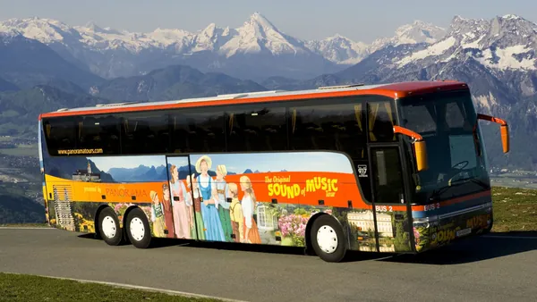 sonrisas-lagrimas-tour-autobus_0.jpg