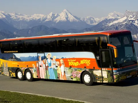 sonrisas-lagrimas-tour-autobus_0.jpg