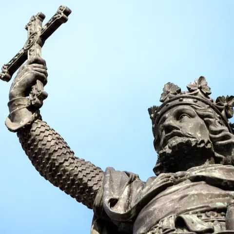 Estatua de Pelayo en la Plaza del Marqués en Gijón - Qué ver en Gijón - Monumentos Principales - Guía de Viajes Gijón - Buendía Tours