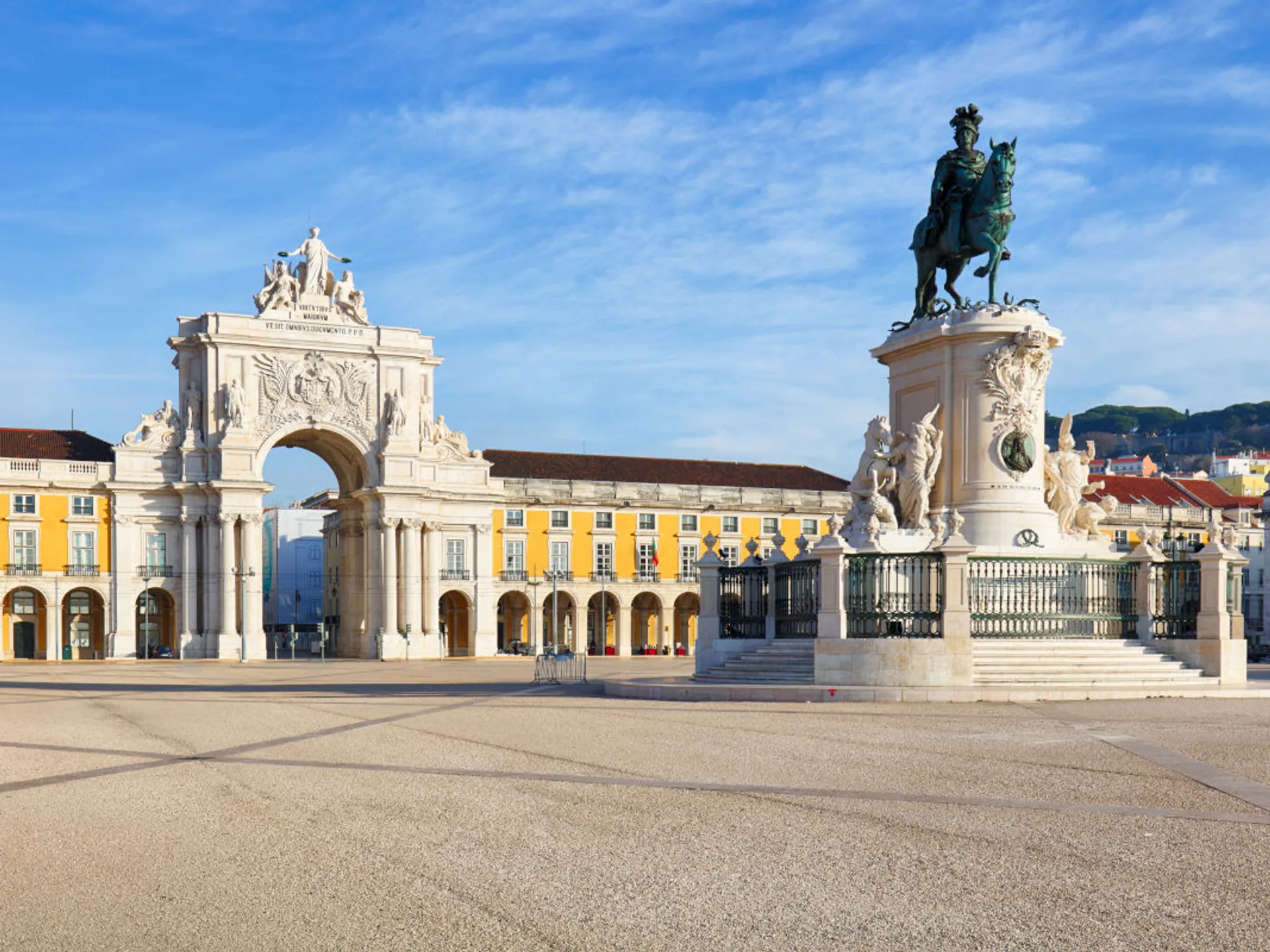 La Plaza del Comercio en Lisboa. Qué ver en tu viaje, vayas los días que vayas.