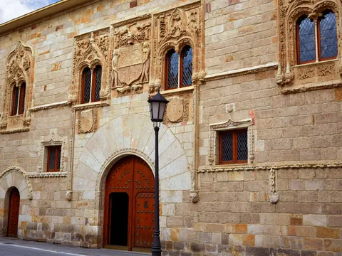 visita-guiada-zamora_palacio-momos_castilla-leon_buendia.jpg