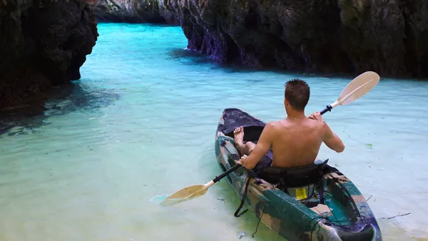 Excursión en Kayak desde Cala en Porter a Cales Coves en Menorca- Actividades y Excursiones Buendía Islas Baleares