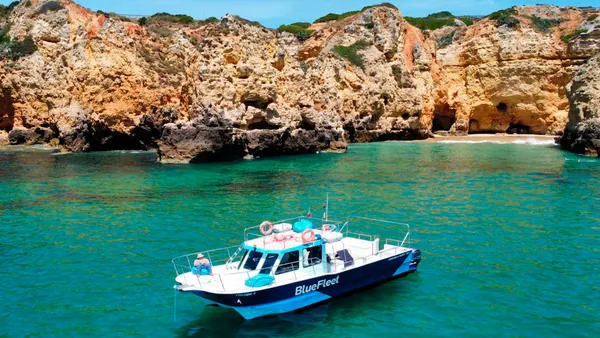 paseo en barco Costa Lagos Ponta Piedade Crucero catamarán Algarve
