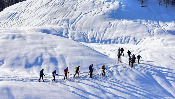 Ruta Guiada Raquetas Nieve Fuentes Invierno excursión San Isidro Aller Asturias Castilla León