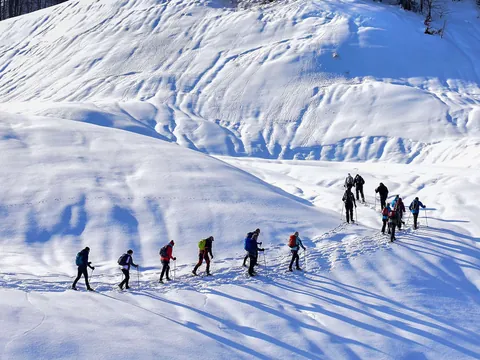 Ruta Guiada Raquetas Nieve Fuentes Invierno excursión San Isidro Aller Asturias Castilla León