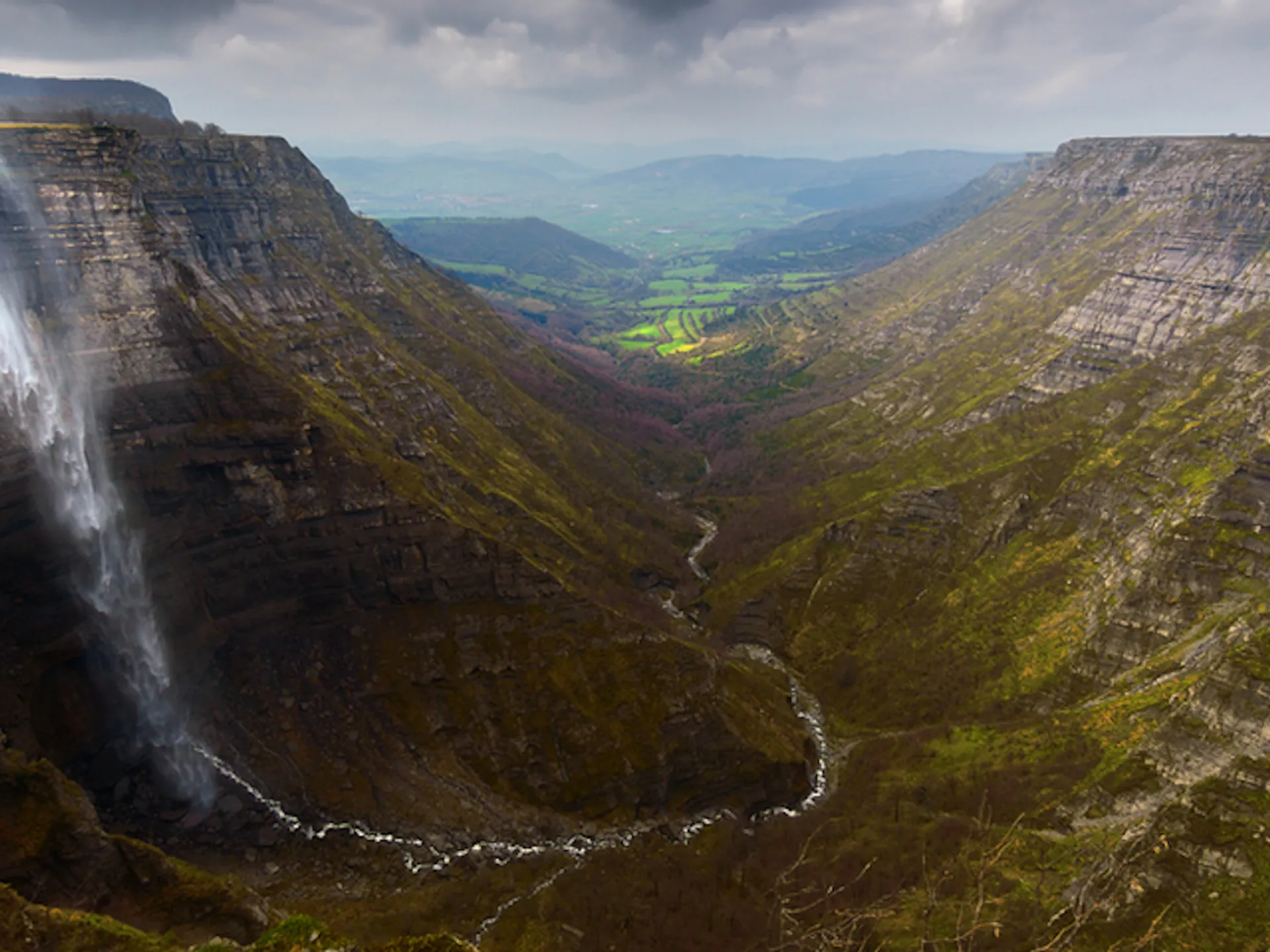Salto de Nervión - Una ruta por las mejores cascadas en España - Buendía