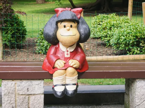 Estatua de Mafalda en el Parque San Francisco, Oviedo