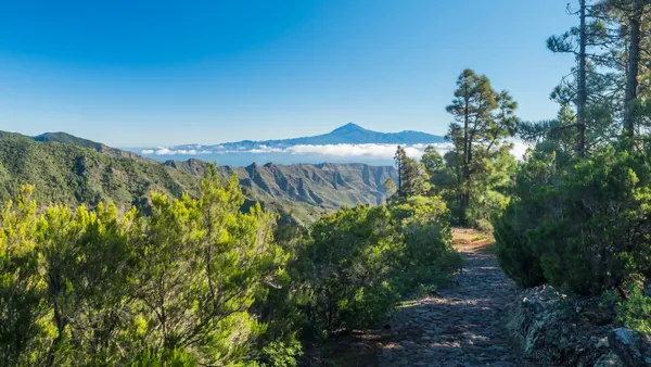 Vista panorámica con el pico del Teide al final de la imagen, Tenerife