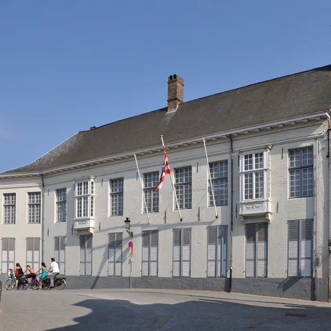 Fachada del Museo Arenthuis de Brujas