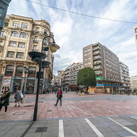 Calle Pelayo en Oviedo, Asturias, España - MF_Orleans - Guía de viajes Oviedo - Zona comercial de Oviedo - Buendía