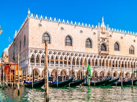 Palacio Ducal junto al Gran Canal en el corazón de Venecia