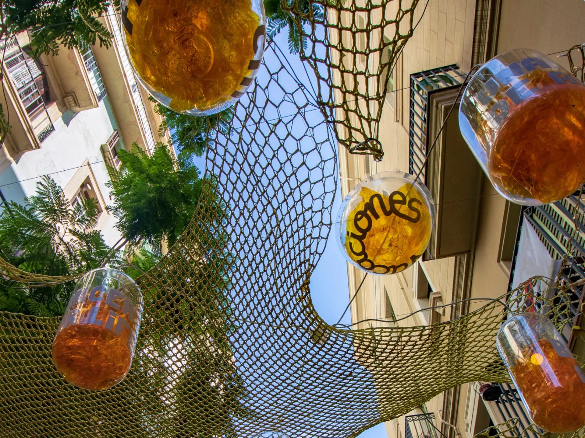 Decoración en el Barrio de Gràcia - Barrio de Grácia de Barcelona - Barrios de Barcelona - Qué ver en Barcelona - Guía de Viajes Barcelona - Buendía Tours
