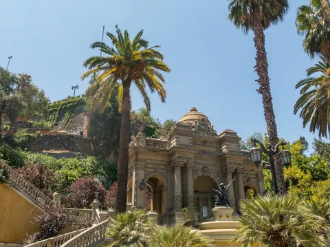 Cerro de Santa Catalina, con la Fuente de Neptuno, que ofrece vistas a la ciudad.
