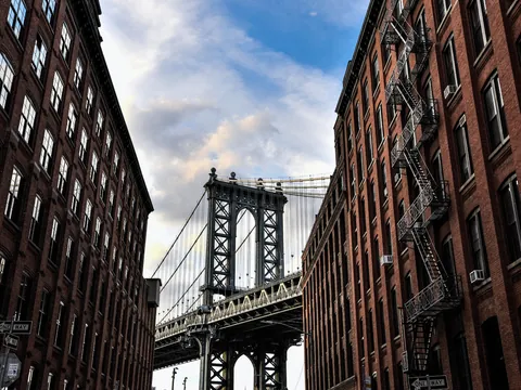 Puente de Manhattan visto desde DUMBO, Brooklyn, Nueva York, Estados Unidos