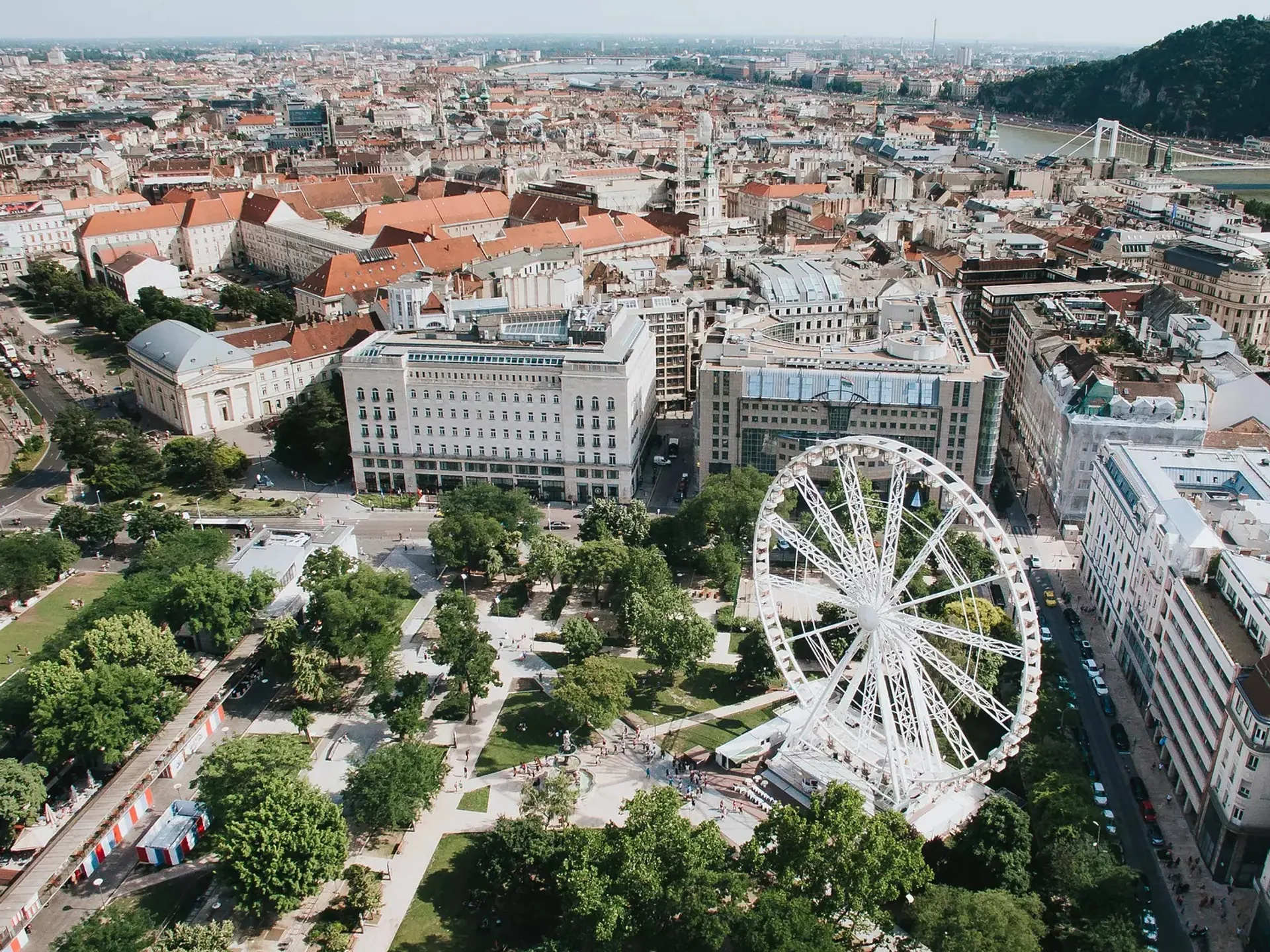Plaza Erzsébet - Qué ver en Budapest - Guía de Viaje Budapest - Buendía Tours