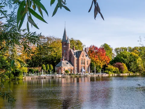 El Parque Minnewater o Lago del Amor es el punto romántico brujéense por excelencia.