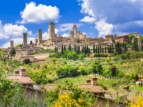 Vista panorámica de San Gimignano con sus torres medievales en la Toscana, Italia.