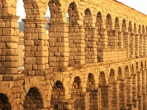 Excursión a Toledo y Segovia con entradas al Alcázar y tour opcional por Ávila desde Madrid