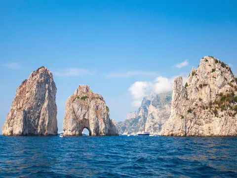 Arco del Amor, la estampa más famosa de los paseos en barco por la isla de Capri.
